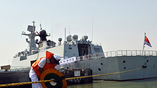 海軍第三十批護(hù)航編隊開始首輪靠港補(bǔ)給休整