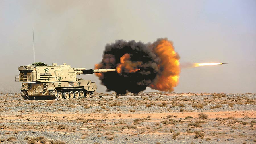 新疆軍區(qū)某炮兵團(tuán)組織火炮實(shí)彈射擊考核