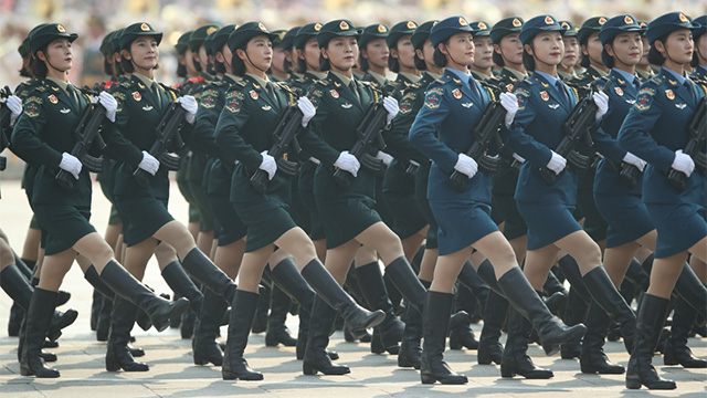 閱兵｜女兵方隊：全新編成 首次掛槍