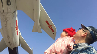 我和“八一”合個影！第一波酷照來啦！