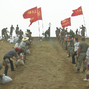 九江湖口：兩面旗幟&nbsp;兩代“乘風(fēng)破浪”的護(hù)堤人