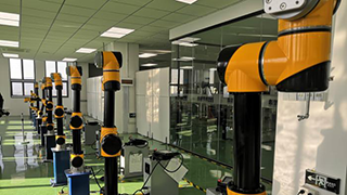 磨咖啡豆、擺碗筷、沖牛奶…這個機器人擁有“男友力”