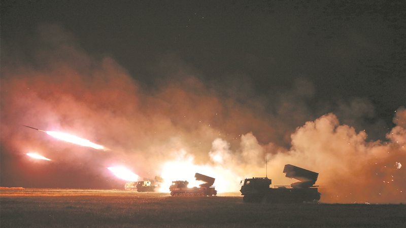 “戰(zhàn)神”怒吼，火光沖天！一場跨晝夜火力打擊演練拉開戰(zhàn)幕