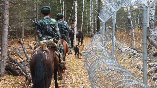 在黨的旗幟下前進丨巡邏，向著冰山之巔
