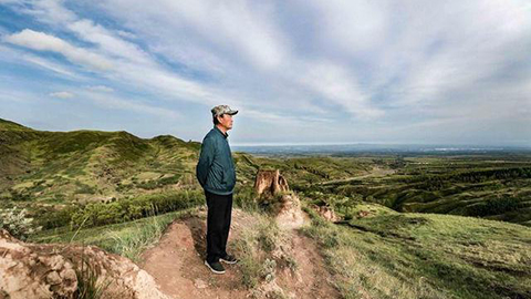 “綠化將軍”張連?。呵嗌綄?xiě)忠誠(chéng)