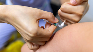 新冠疫苗打哪個更好？選單針還是雙針？專家回應(yīng)！