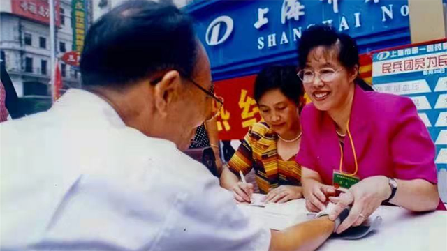 她用40年的堅(jiān)持，鑄就了南京路上這個(gè)“特殊品牌”