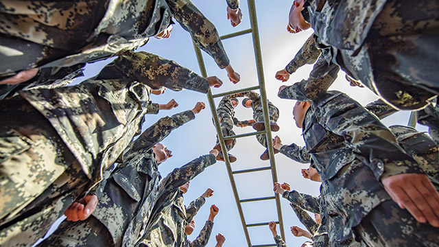 攜手過(guò)云梯