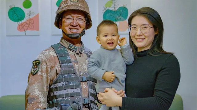 新年，英雄陳紅軍有了“全家福”！