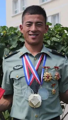 撒占才，你被人民日?qǐng)?bào)點(diǎn)名表揚(yáng)了！