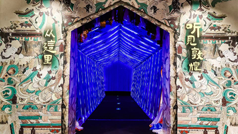 將傳統(tǒng)詩詞與敦煌古樂相結(jié)合，中華世紀壇第十三屆中秋詩會舉辦