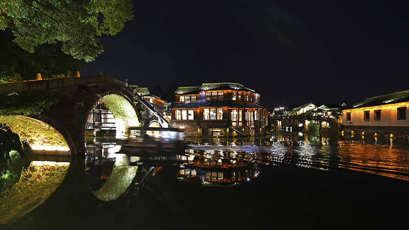 【魅力“e”烏鎮(zhèn)】組圖丨2022年世界互聯(lián)網(wǎng)大會(huì)倒計(jì)時(shí)！帶你打卡夜色下的烏鎮(zhèn)