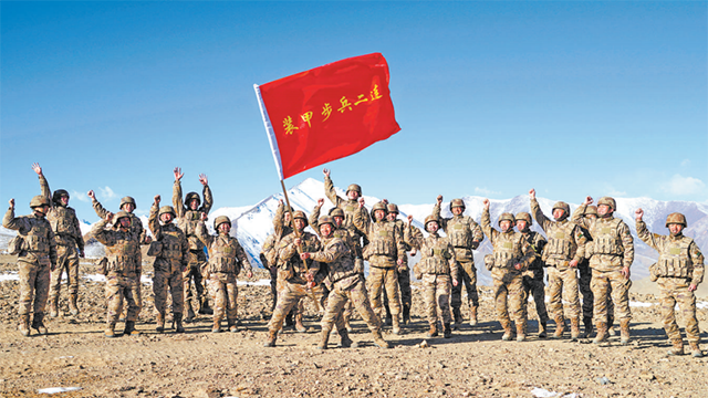 立功創(chuàng)模，軍營升起閃亮的星