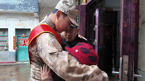 這身軍裝，是最好的報(bào)答<b></b>