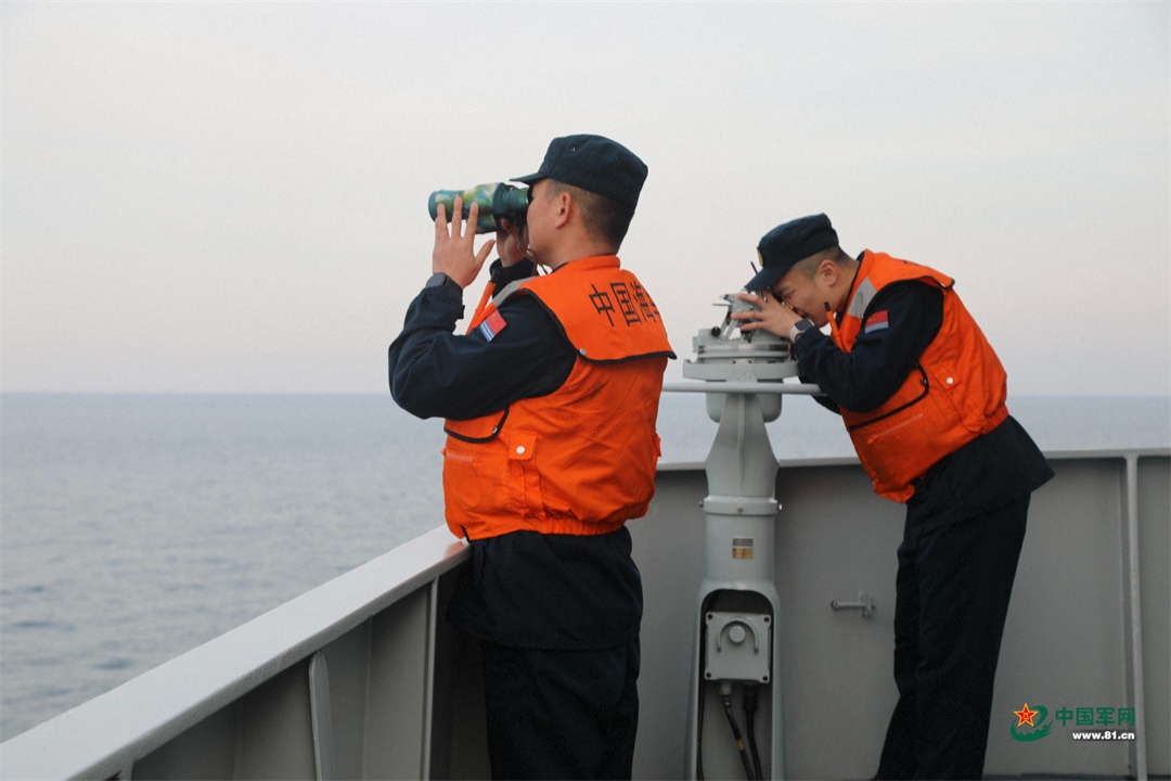 圖為觀察搜索“落水”人員