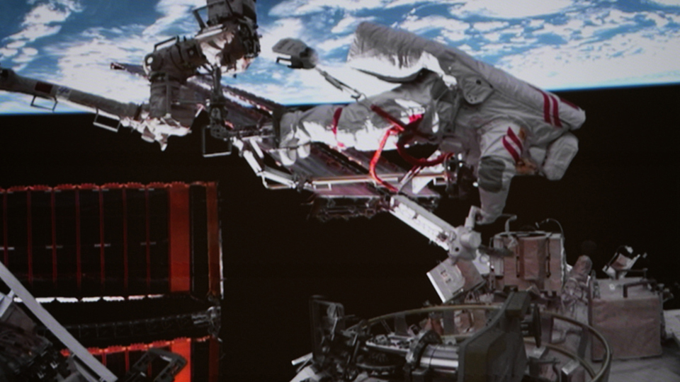 神舟二十一號航天員乘組圓滿完成第一次出艙活動