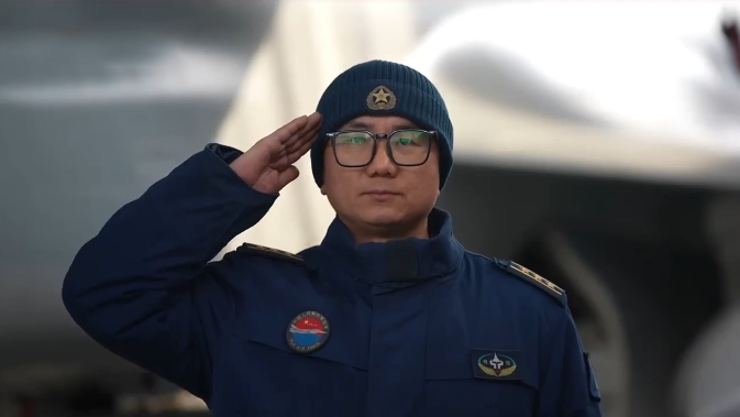 扎根機務二十載，他是戰(zhàn)鷹“神經(jīng)”與“器官”的守護者