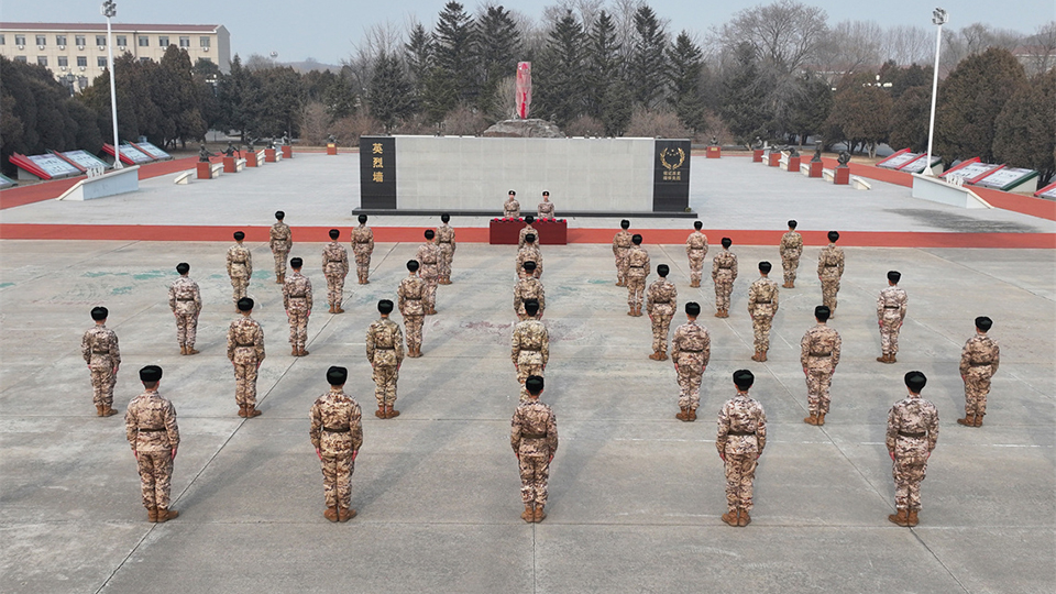 鋼槍在手編號在心！這場儀式為新兵注入強軍榮光