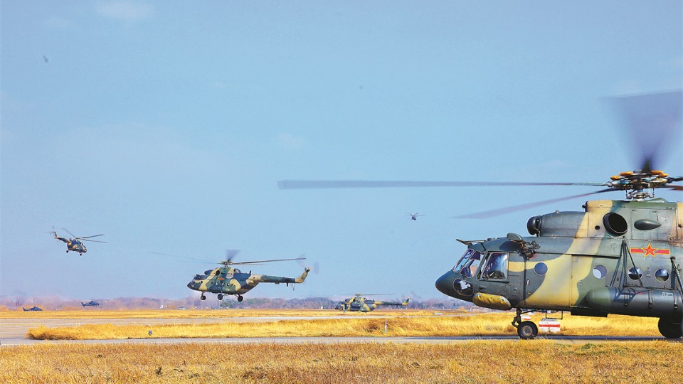 陸軍某旅組織直升機飛行訓練