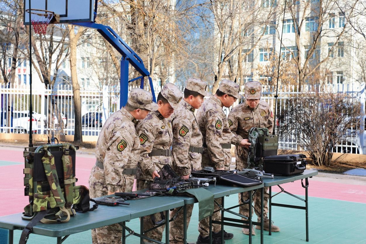 隆德縣民兵分隊組織通信專業(yè)訓練