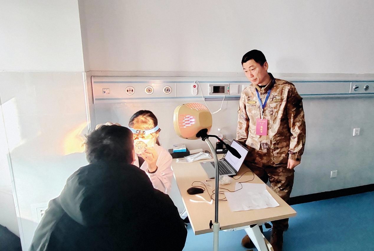 應(yīng)征青年參加體檢，攝影：王德方 (3)