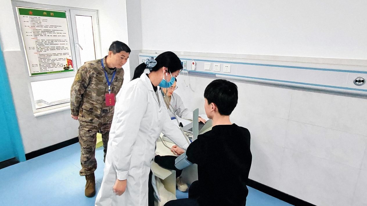 應(yīng)征青年參加體檢，攝影：王德方 (5)