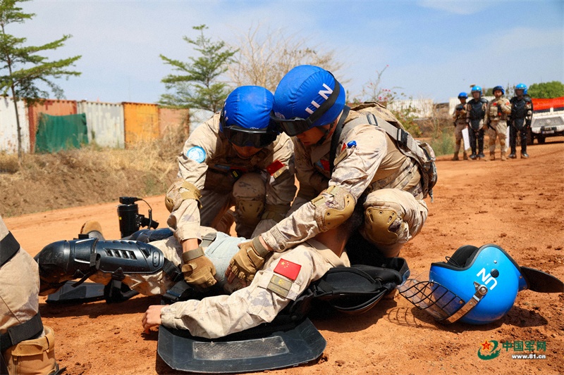 9.醫(yī)療救護(hù) 韓瑞田攝