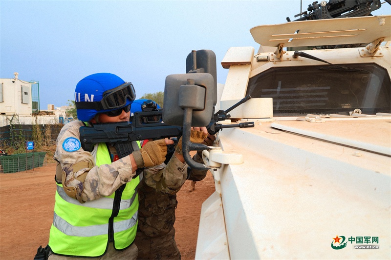 防衛(wèi)隊(duì)形4 韓瑞田攝