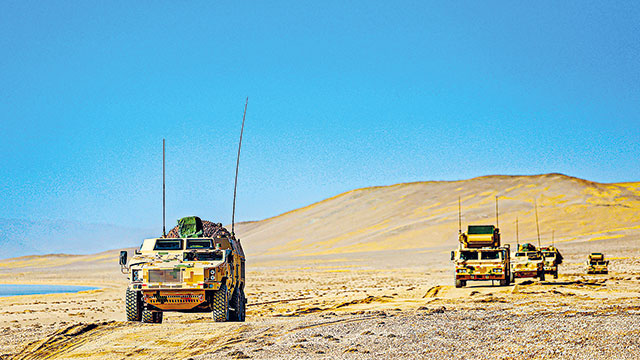 新疆軍區(qū)某團防空分隊實彈射擊訓(xùn)練影像