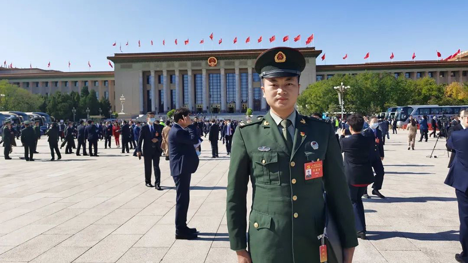 了不起的中國(guó)軍人丨二十大代表向躍東：一路風(fēng)馳電掣，只因心中有夢(mèng)！