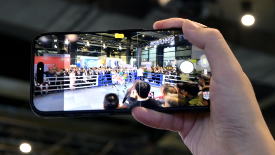 “互聯(lián)網(wǎng)之光”博覽會(huì)變身科技體驗(yàn)場(chǎng)