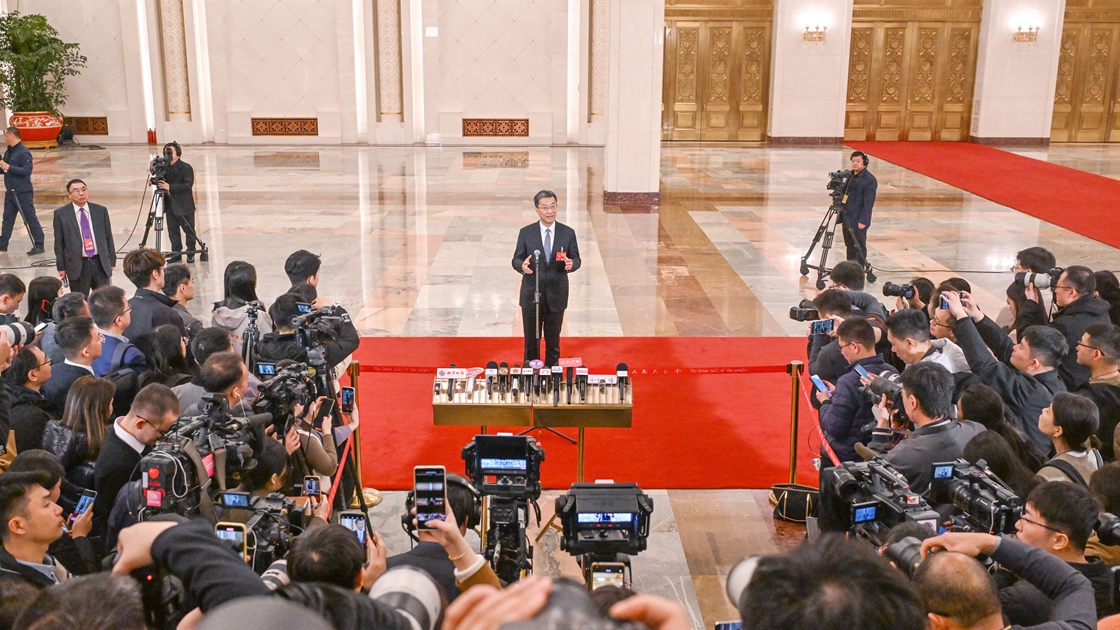 采訪(fǎng)部長(zhǎng)