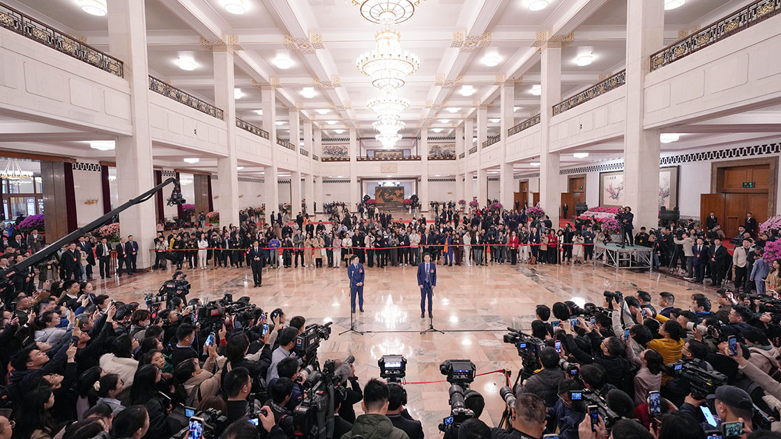 首場(chǎng)“代表通道”集中采訪(fǎng)活動(dòng)在北京人民大會(huì)堂舉行