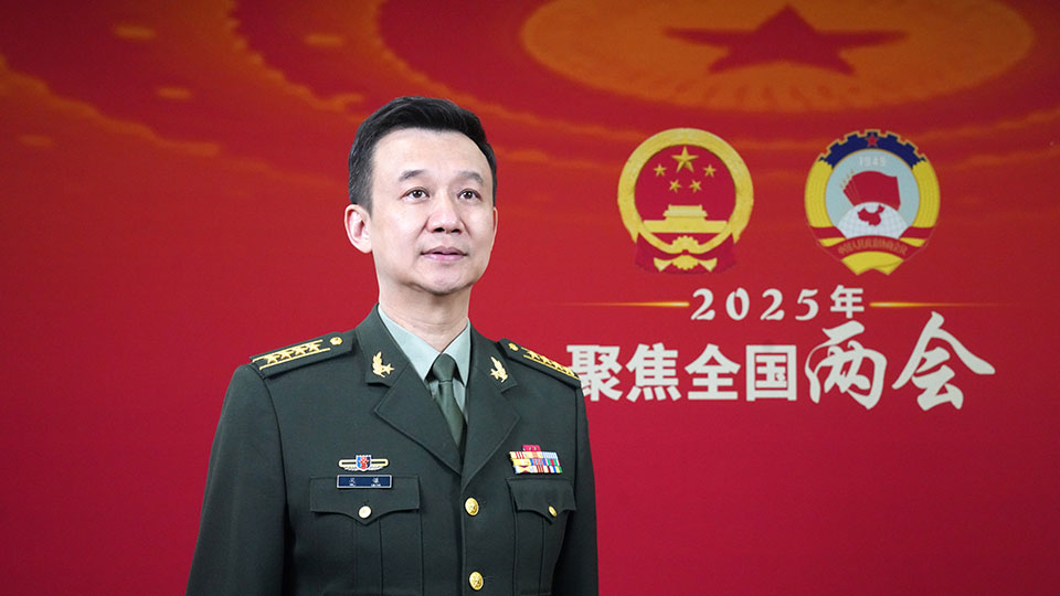十四屆全國(guó)人大三次會(huì)議解放軍和武警部隊(duì)代表團(tuán)新聞發(fā)言人吳謙接受媒體采訪(fǎng)