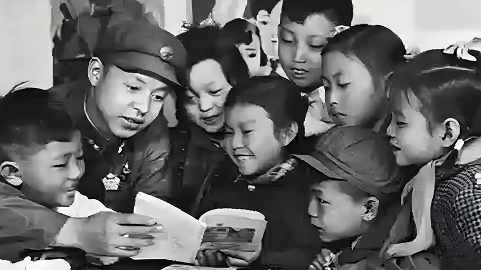 跨越時(shí)空，聽(tīng)人大代表與雷鋒班長(zhǎng)的對(duì)話(huà)