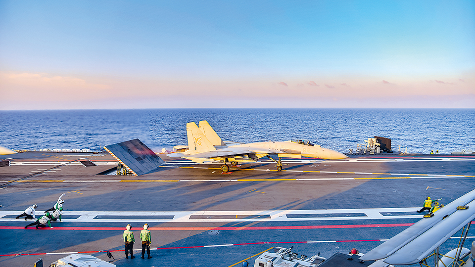 海軍山東艦起降保障中隊(duì)加速生成新質(zhì)戰(zhàn)斗力影像