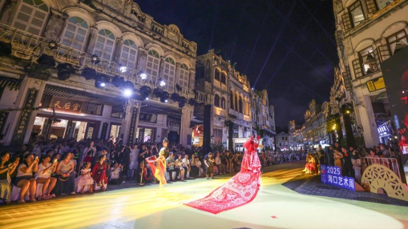 ?？冢悍沁z走秀“點(diǎn)靚”騎樓老街