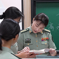 三尺講臺播火種 三十年堅(jiān)守育軍魂