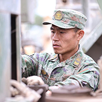 雷耀明：戈壁灘上的“陣地鐵人”