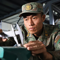 沖鋒在前的“陣地鐵人”——記駐疆某部技師雷耀明