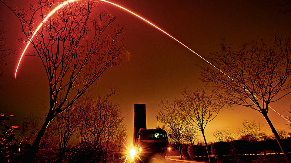 火箭軍某部組織實(shí)戰(zhàn)化機(jī)動(dòng)訓(xùn)練見(jiàn)聞