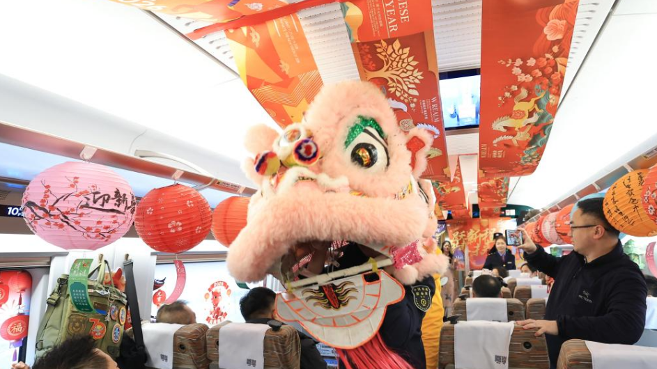 高鐵鬧元宵 旅途溫情濃