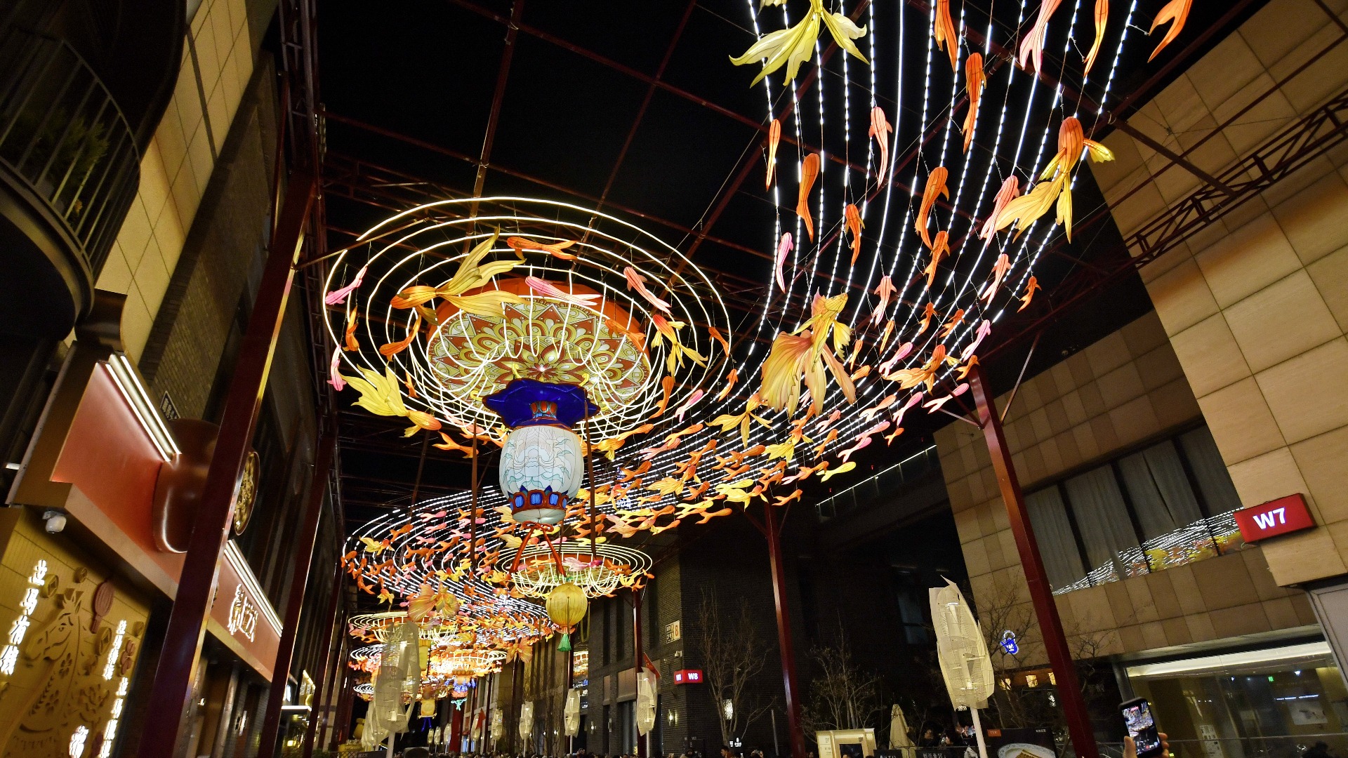 北京：燈映前門(mén)年味足